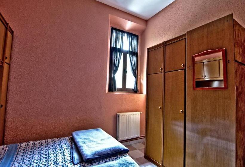 Albergue Juvenil De Bustiello