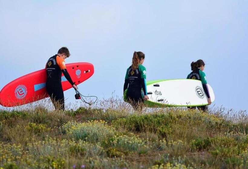 هاستل Watsay Surf House