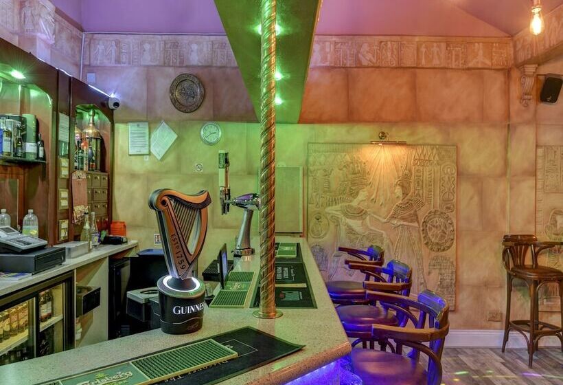 בית מלון כפרי Empire