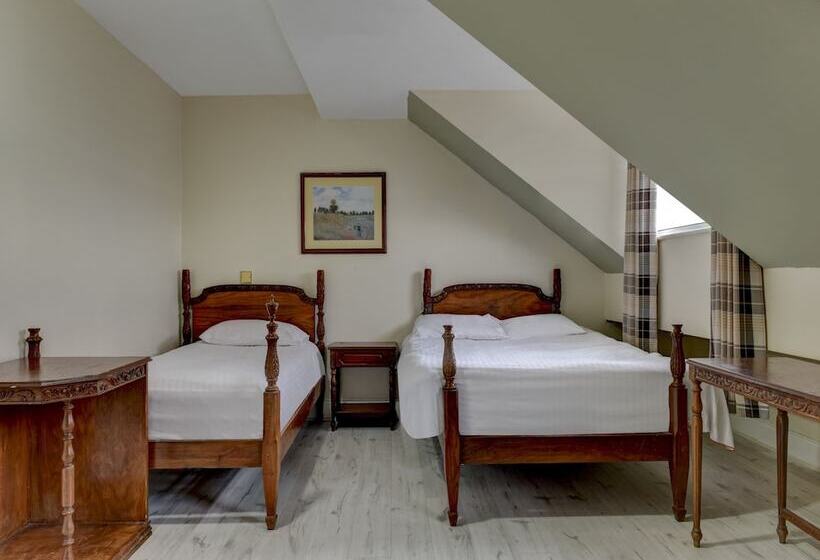 בית מלון כפרי Empire