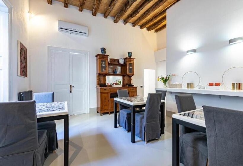 酒店 Palazzo Cavarretta   Pinella S Rooms And Apartment