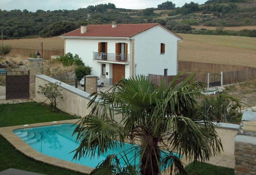 بنسيون Casa Baquedano