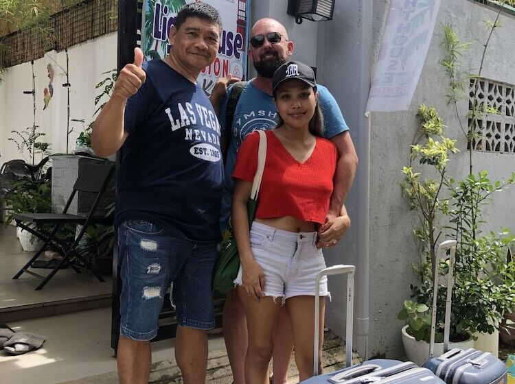 پانسیون Lighthouse Apartment And Guest Inn