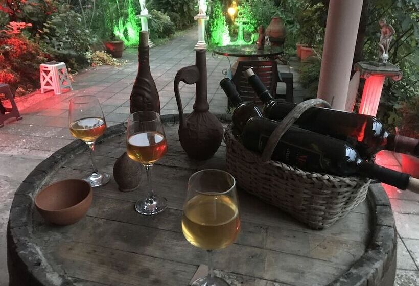 پانسیون Topical House