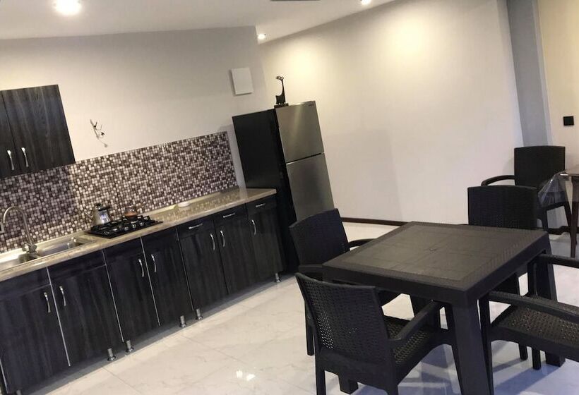 پانسیون Topical House