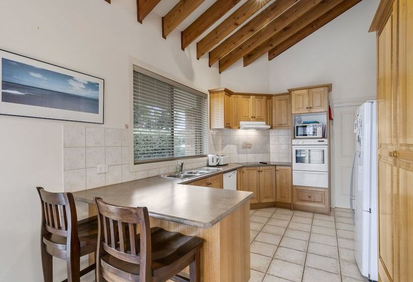 Seaholme  Free Wifi & Foxtel