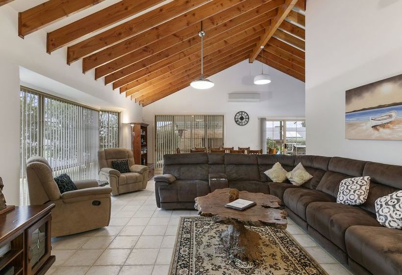 Seaholme  Free Wifi & Foxtel