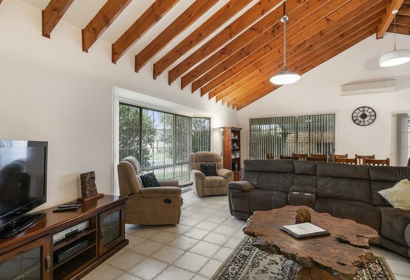 Seaholme  Free Wifi & Foxtel