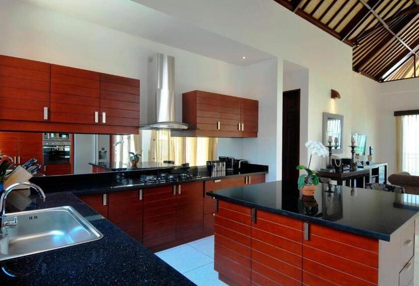 Villa Leana   Private Infinity Pool Inc Pool Fence As Required And Cook