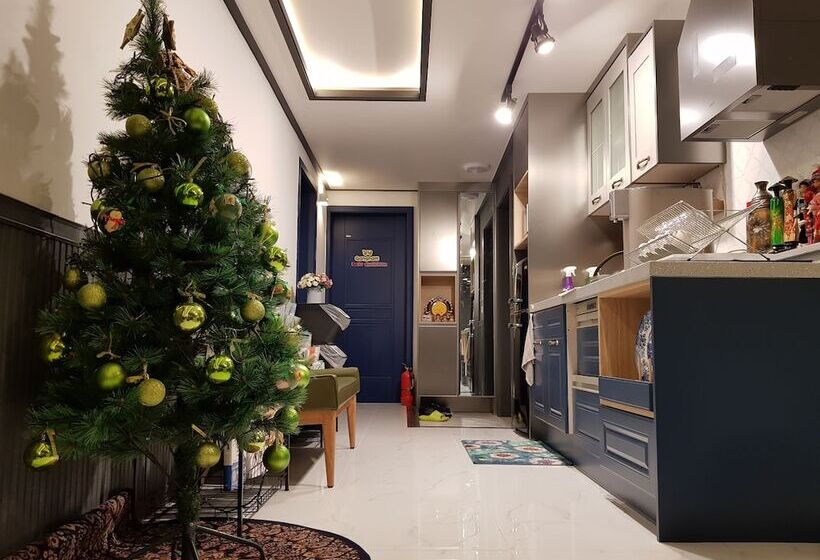 We Home Guesthouse Hostel