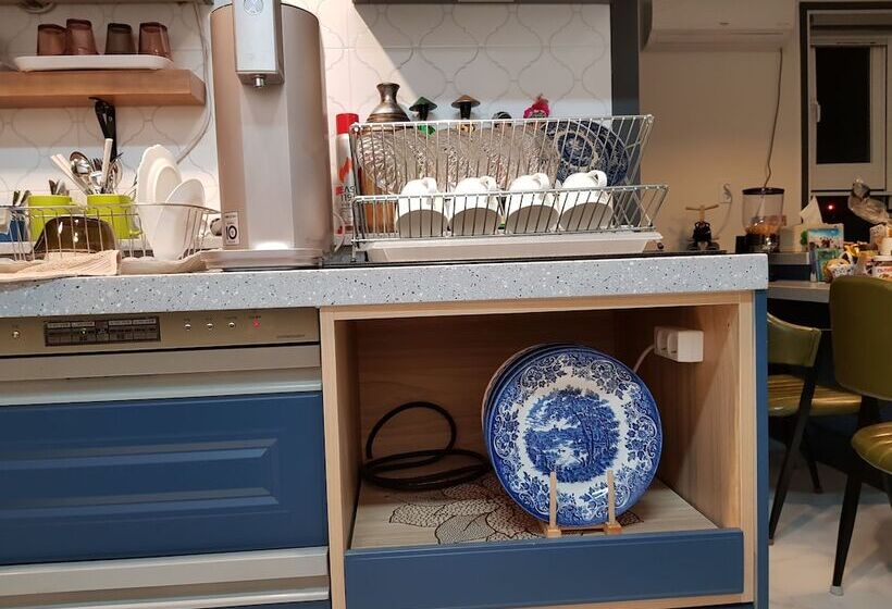 We Home Guesthouse Hostel