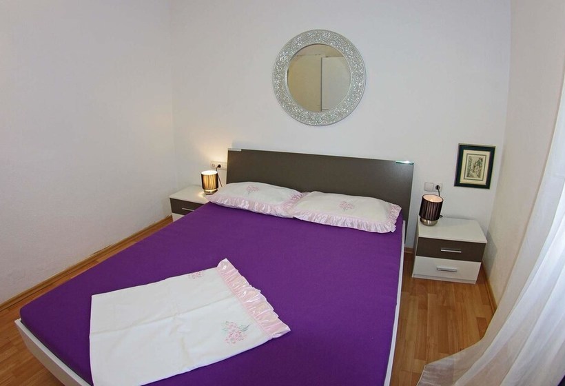 Apartments And Rooms With Wifi Makarska   11063