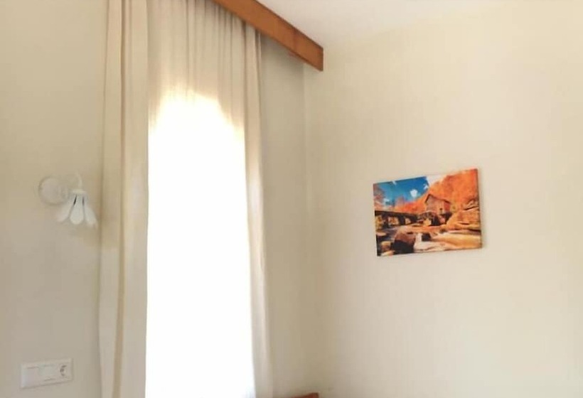 تختخواب و صبحانه Arsen