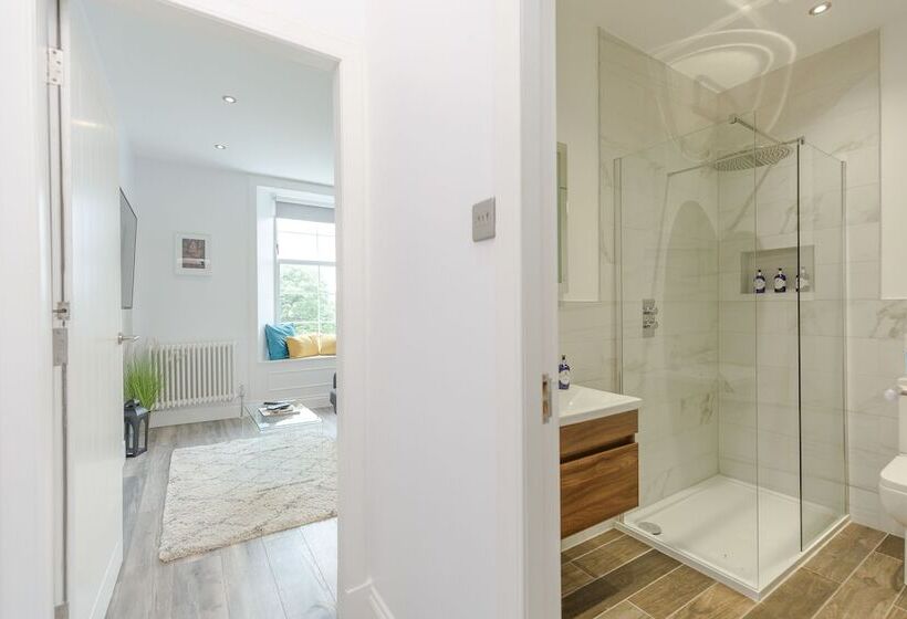 Dollar Apartments At 39