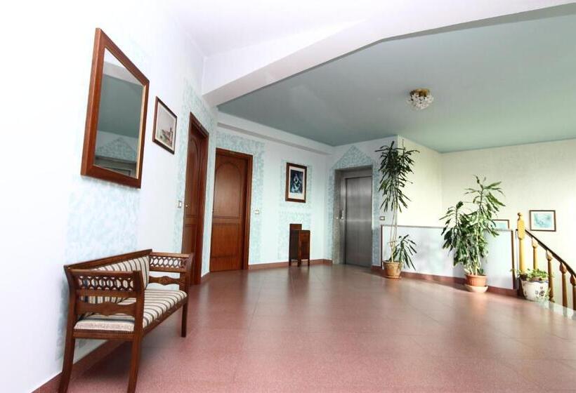 ホテル Castelvetere