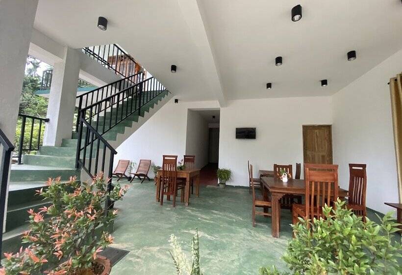 호텔 Misty Elegance  Ella