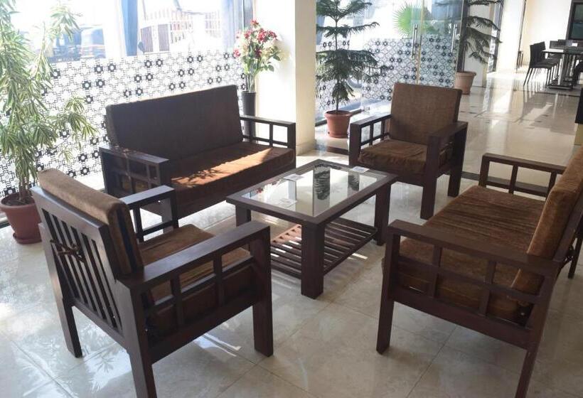 فندق Murud Marina