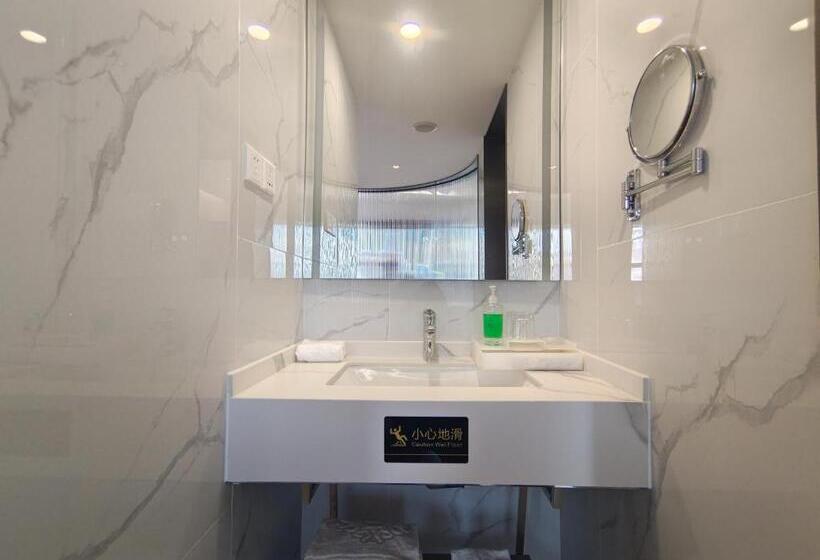 Отель Romanjoy International