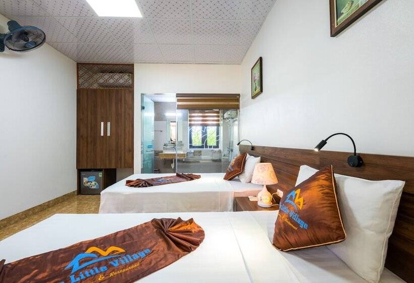 هتل The Little Village