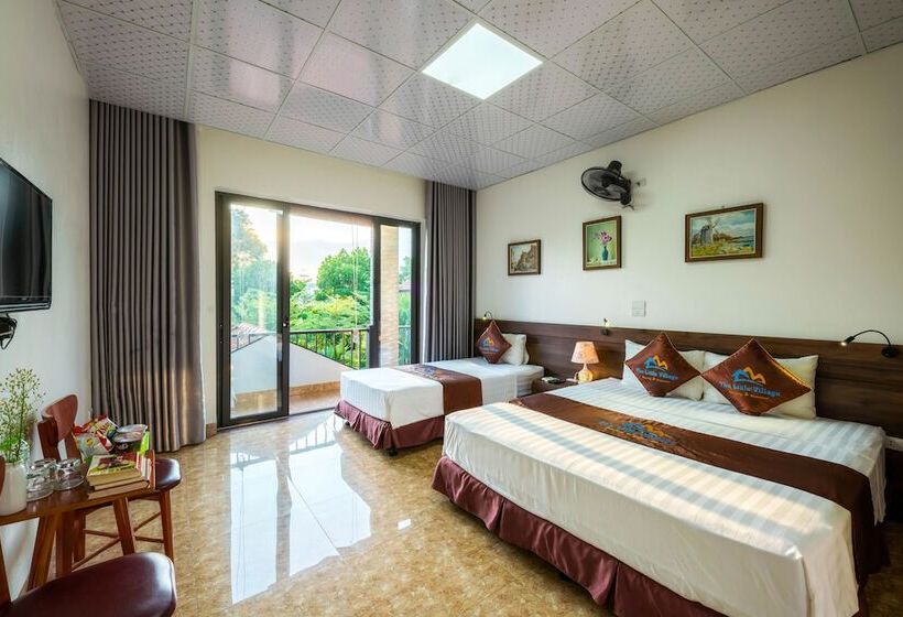 هتل The Little Village