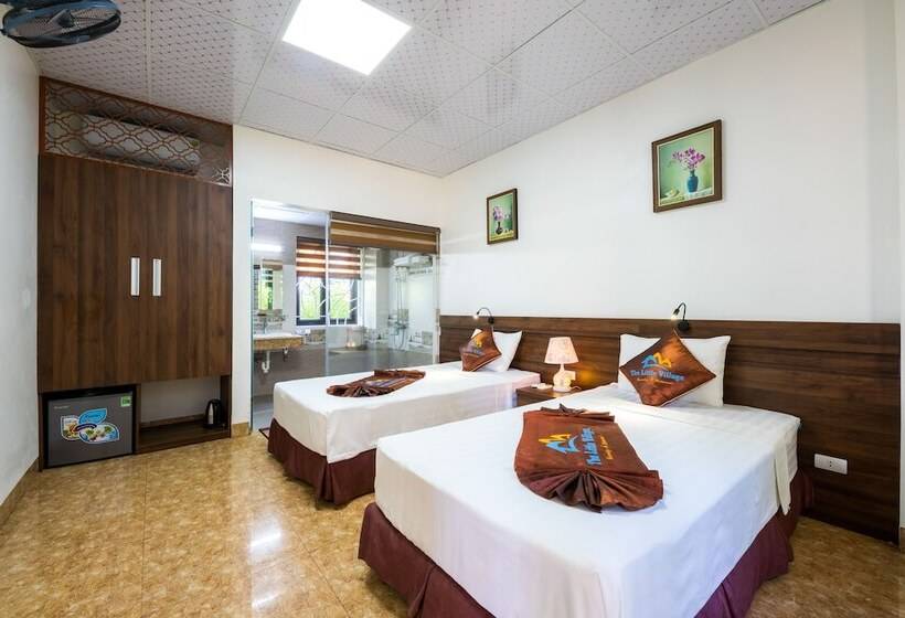 هتل The Little Village