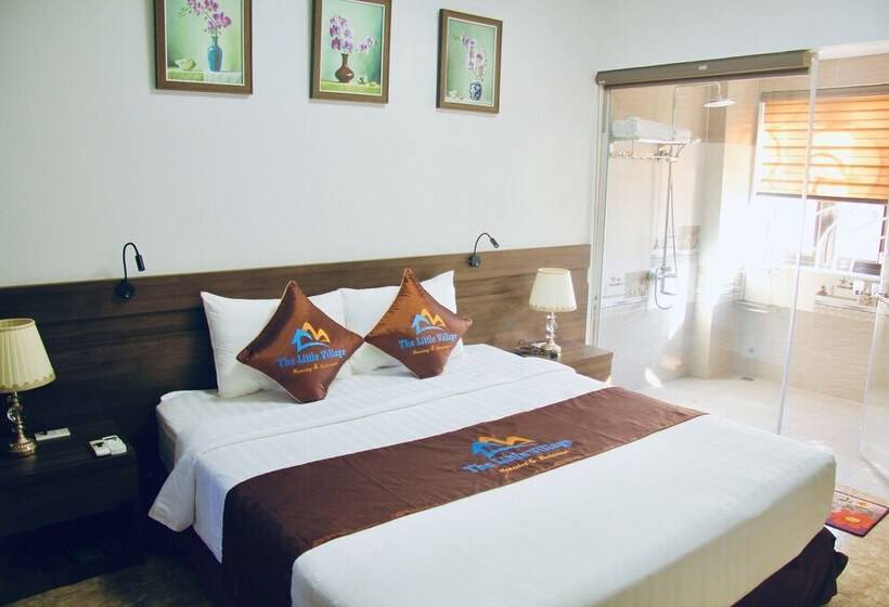 هتل The Little Village