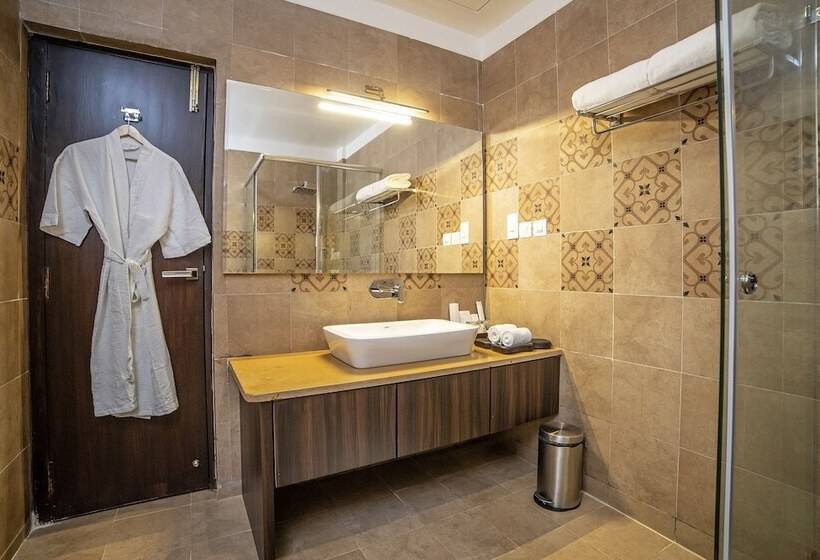 هتل Welcomheritage Tadoba Vanya Villas Resort & Spa