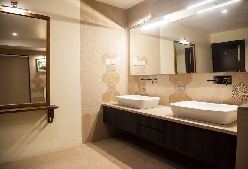 هتل Welcomheritage Tadoba Vanya Villas Resort & Spa