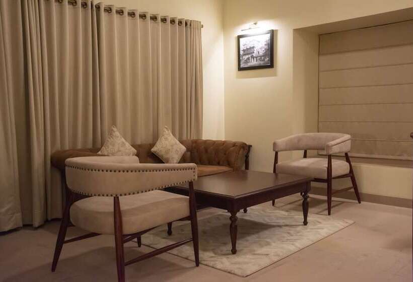 هتل Welcomheritage Tadoba Vanya Villas Resort & Spa