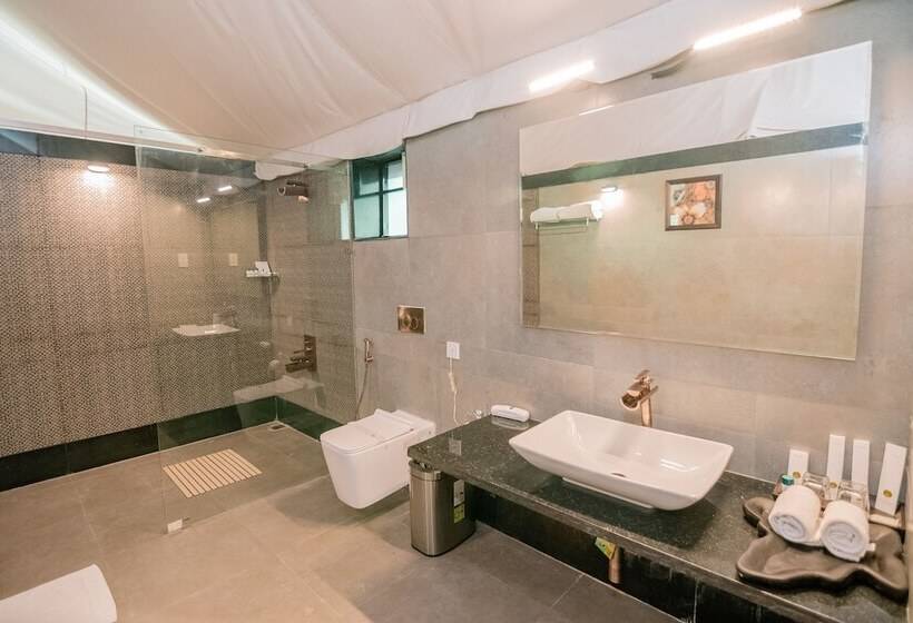 هتل Welcomheritage Tadoba Vanya Villas Resort & Spa