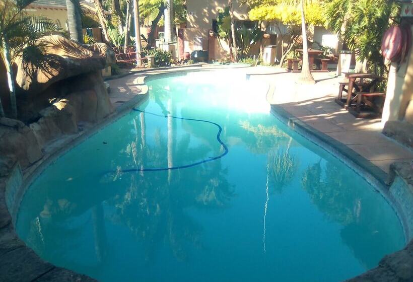 פנסיון Eleventh Avenue Guesthouse & Conferencing