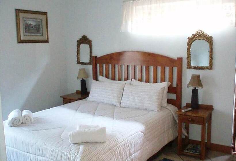 פנסיון Eleventh Avenue Guesthouse & Conferencing