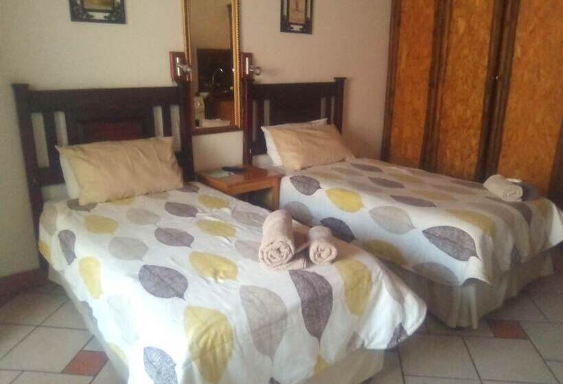 פנסיון Eleventh Avenue Guesthouse & Conferencing