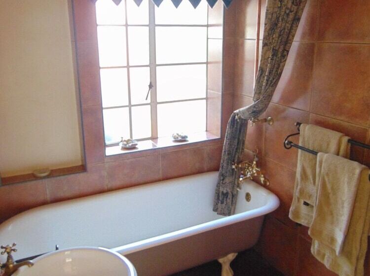 Пансион Fountain Baths Guest Cottages