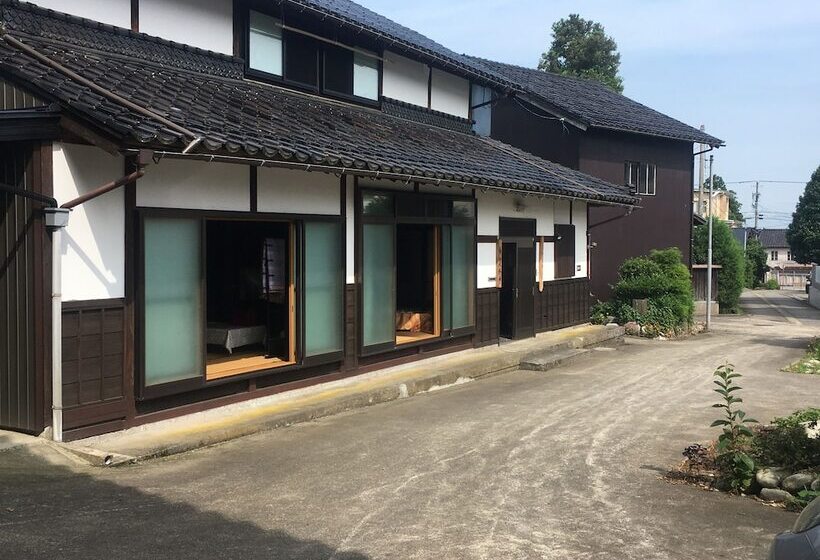 بنسيون Kominka Guesthouse Sudomari Tonami