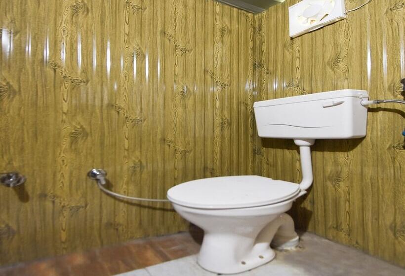 Пансион Reva Camps By Oyo Rooms