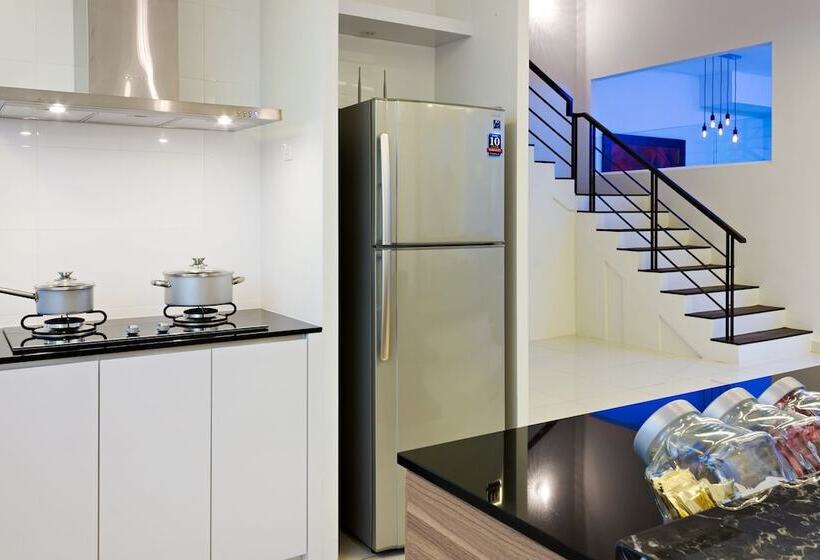 Shamrock Beach Villas Seaview 15