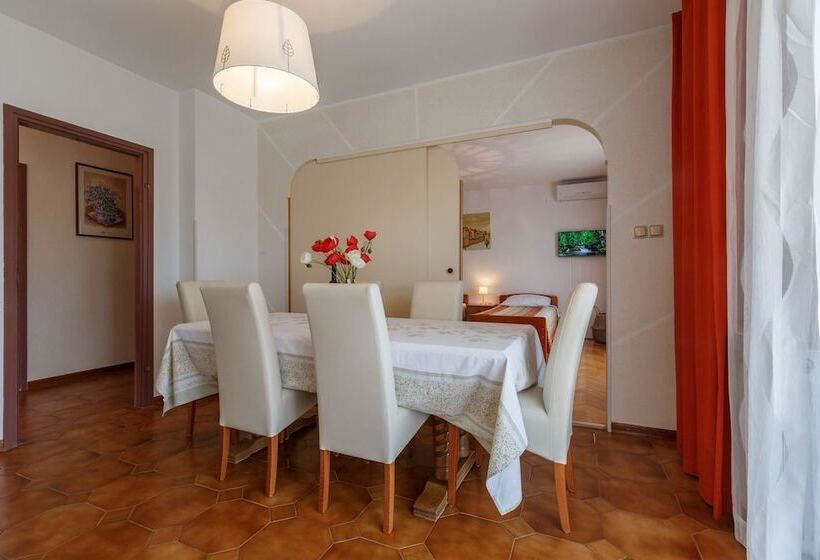 Villa Nina Apartments