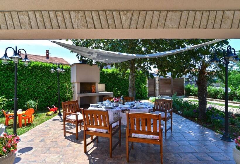 Apartments Valbandon 38