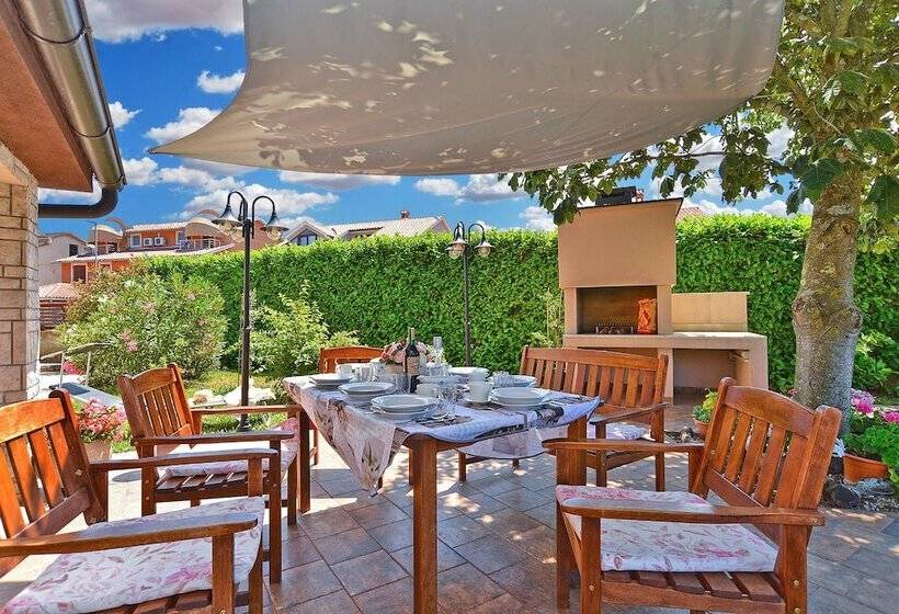 Apartments Valbandon 38