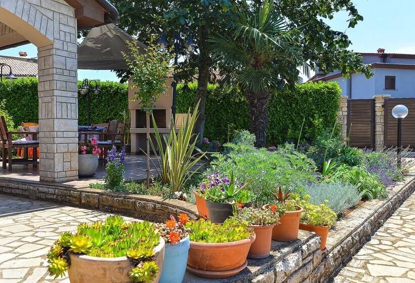 Apartments Valbandon 38