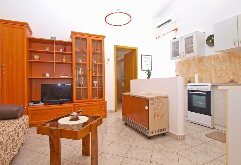 Apartment 893