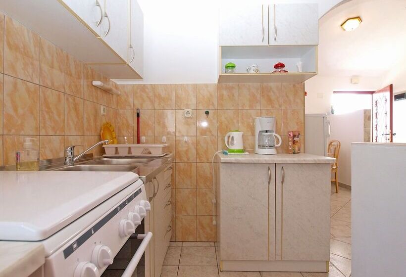 Apartment 893