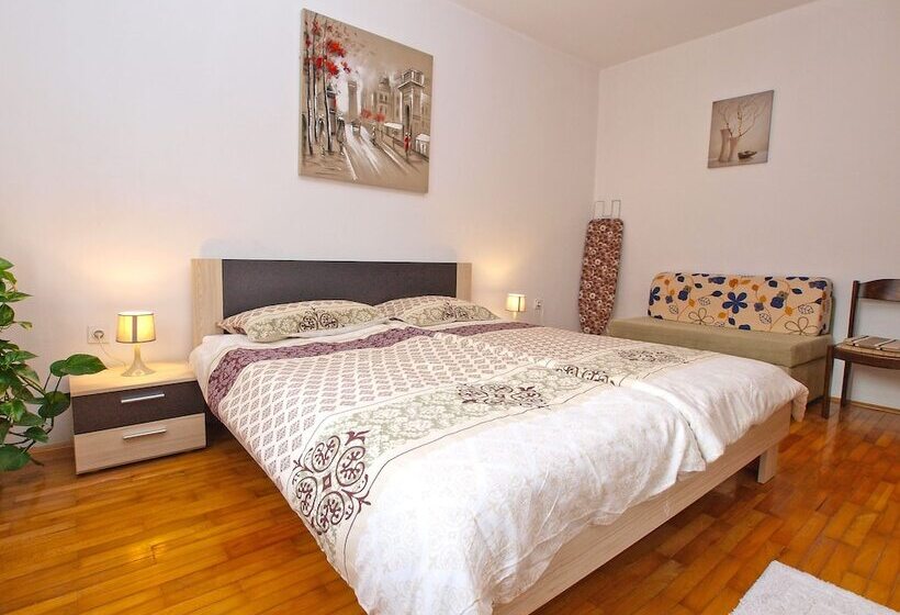 Apartment 946