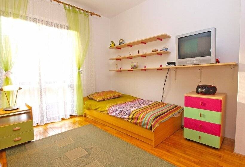 Apartment 946