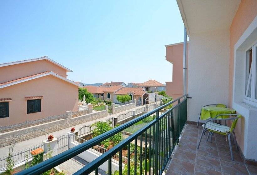 Apartments And Room Zinka