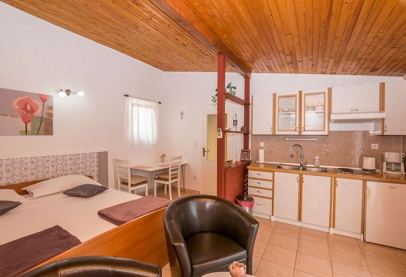 Apartments And Room Zinka