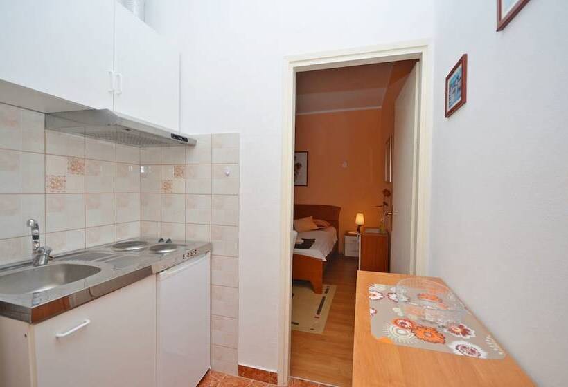 Apartments And Room Zinka