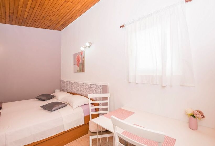 Apartments And Room Zinka