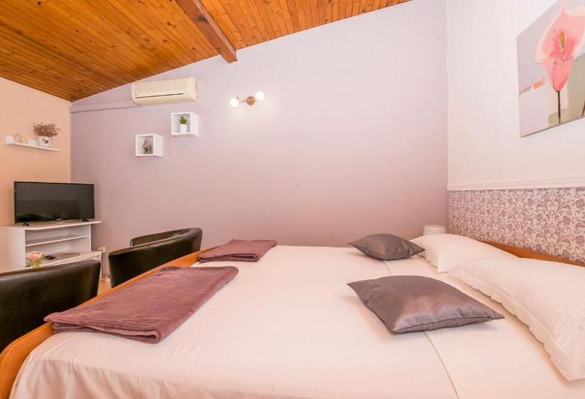 Apartments And Room Zinka